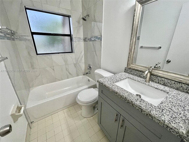 Building Photo - 10992 Royal Palm Blvd