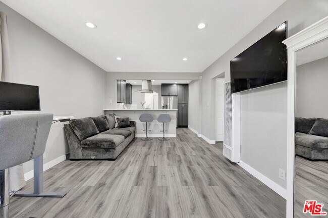 Building Photo - 201 E 91st St