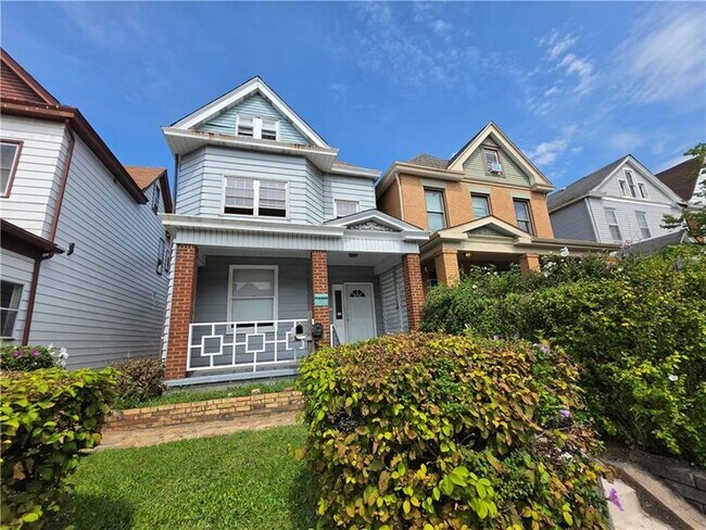 Building Photo - 703 E 14th Ave