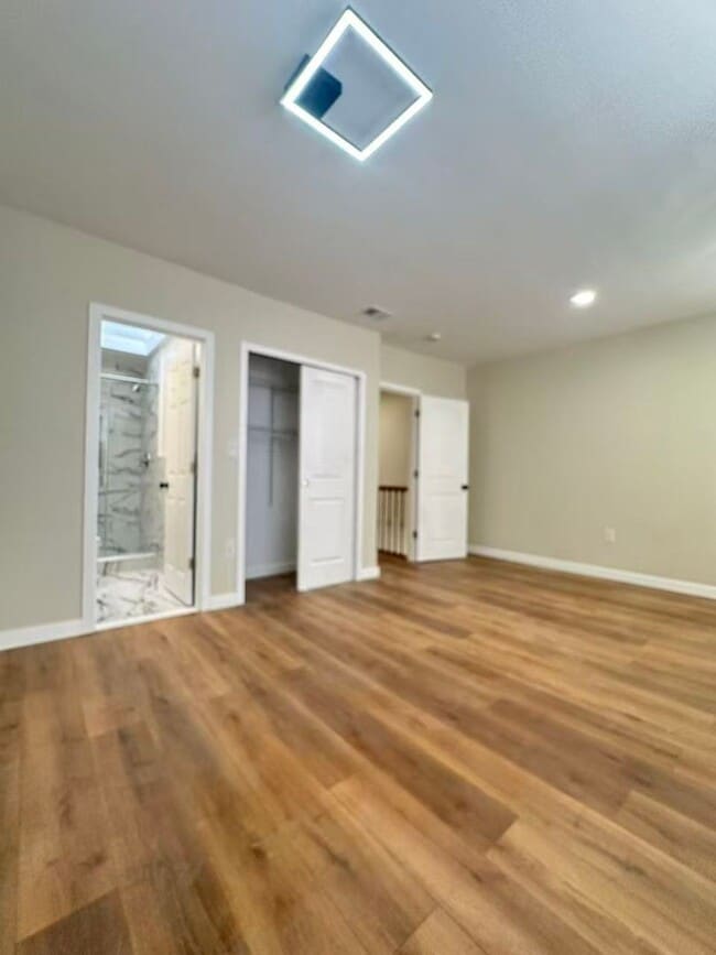 Building Photo - 2b2b house in south Philly Available now