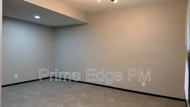Building Photo - 1821 Ridgehaven Ct