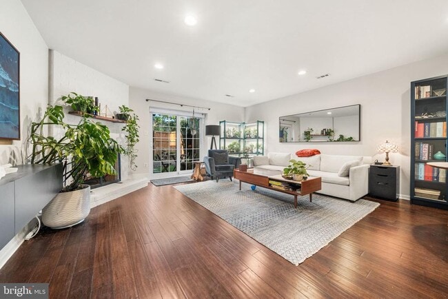 Building Photo - 907 S Rolfe St