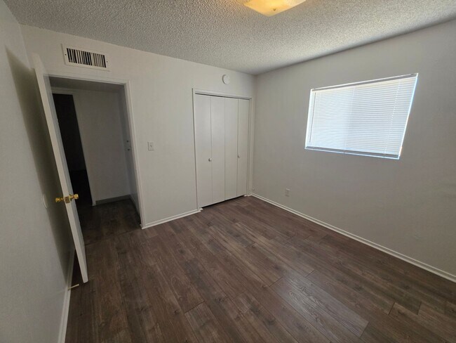 Building Photo - Newly Remodeled 3 Bedroom House in Bullhead