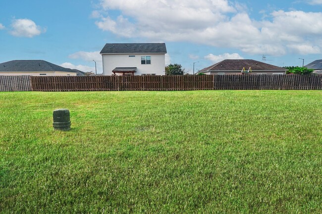 Building Photo - Coming Available