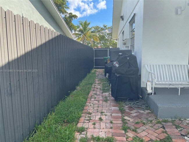 Building Photo - 20520 SW 92nd Pl