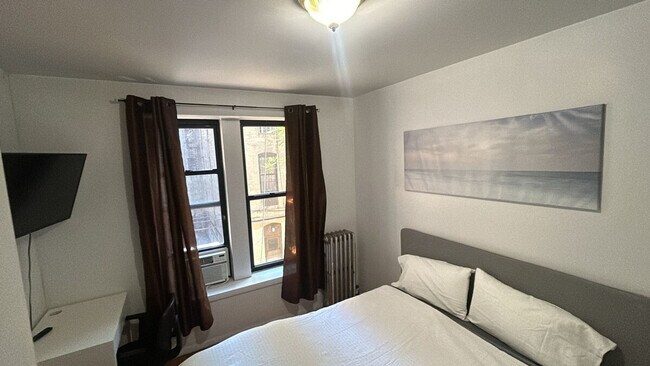 Building Photo - 312 E 93rd St