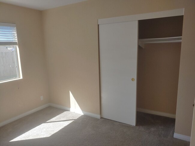 Building Photo - COMING SOON! Single Level 4 Bed/2 Bath in ...
