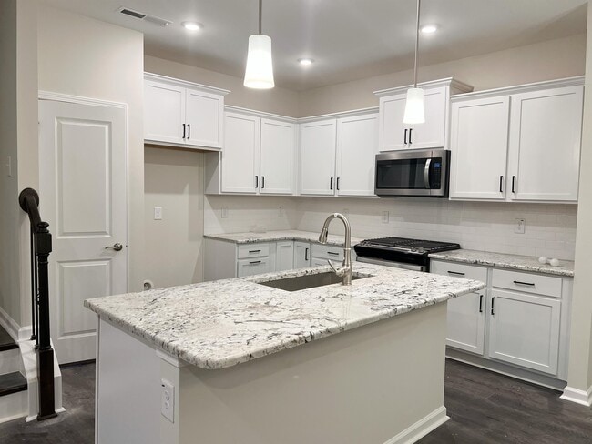 Building Photo - 1106 Crater Lake Way