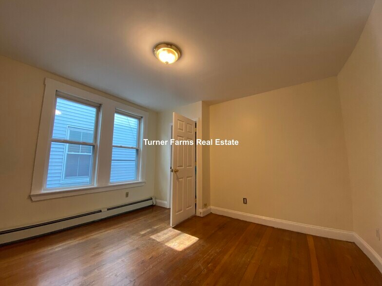 Building Photo - 65 Pleasant St