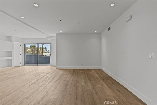 Building Photo - 939 Palm Ave