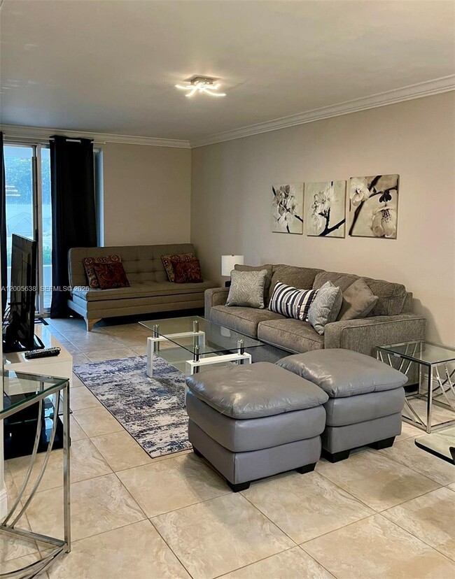 Building Photo - 3725 S Ocean Dr
