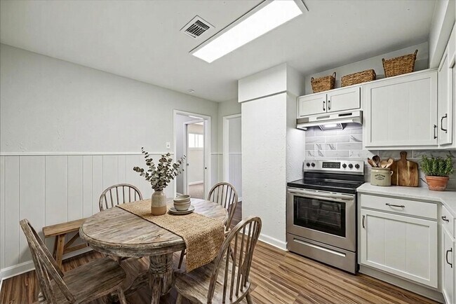 Building Photo - 2331 32nd Ave N