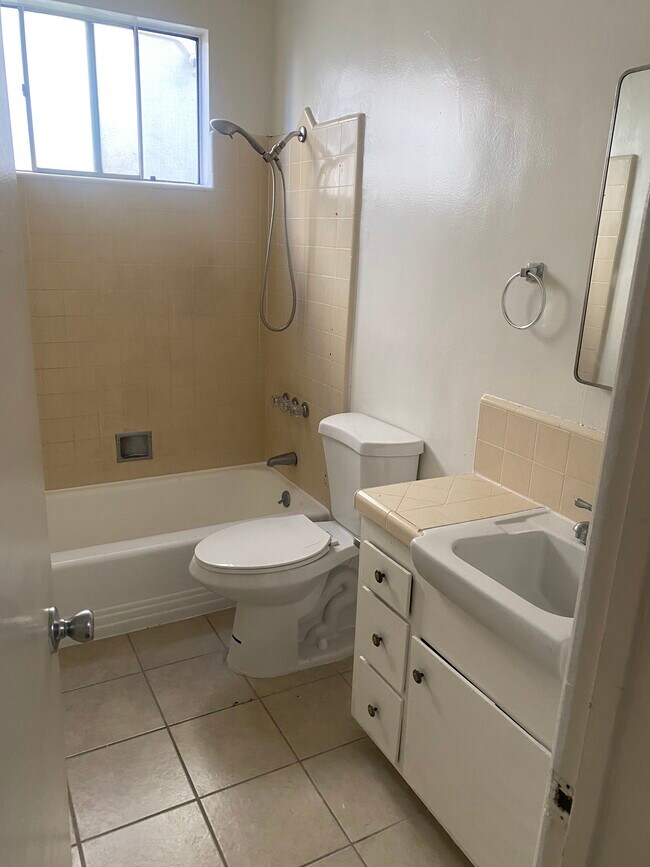 Building Photo - 3759 Lockland Dr
