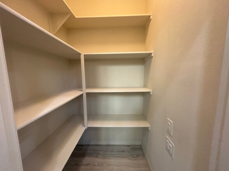 Building Photo - 8909 W Missouri Ave