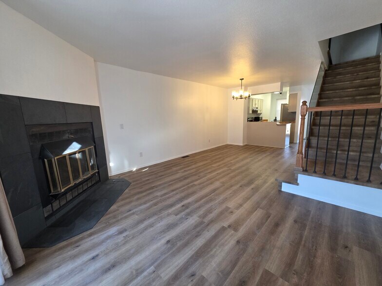 Building Photo - 3670 Queen Anne Way