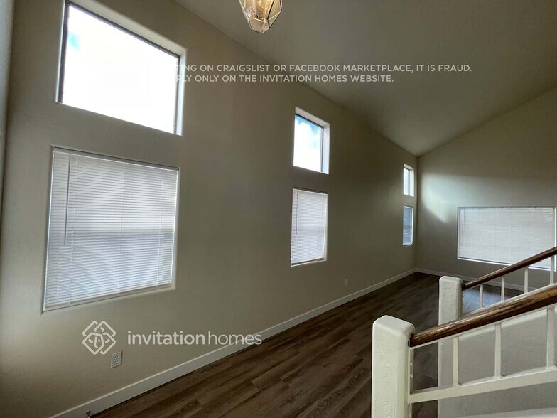 Building Photo - 14530 N 87th Ave