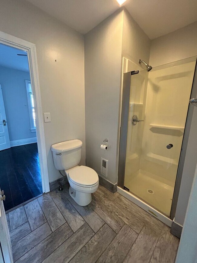 Building Photo - 222 Harris St