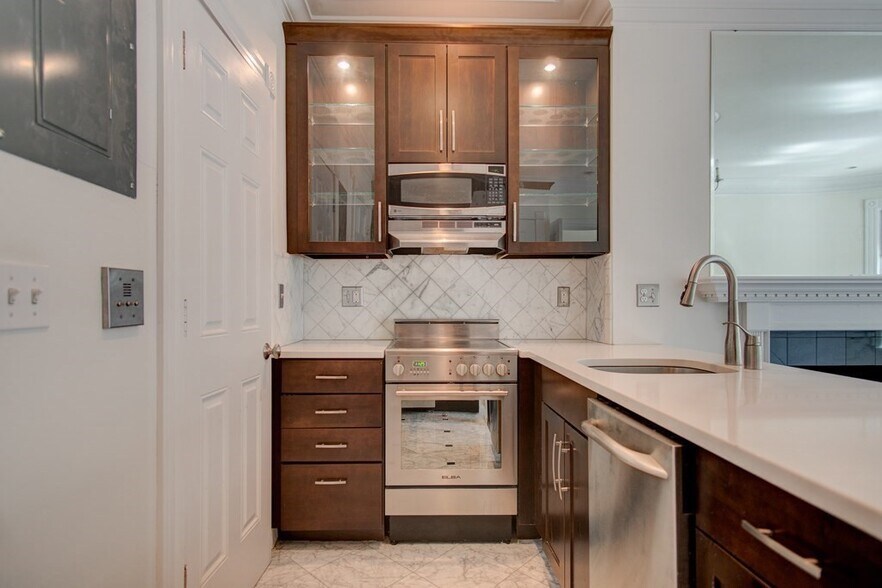 Building Photo - 395 Marlborough St