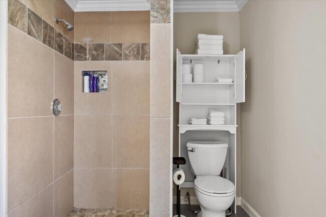 Building Photo - Fully Furnished, Fully Updated, Fully Fort Worth!