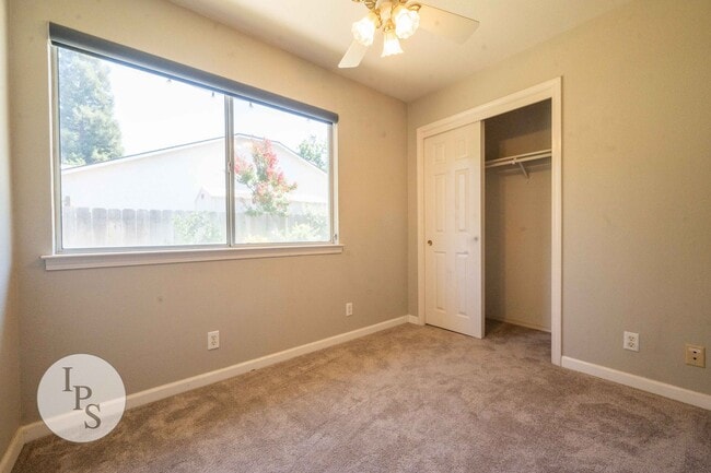 Building Photo - North Fresno Home, 3BR/2BA, Built 1991 – w...