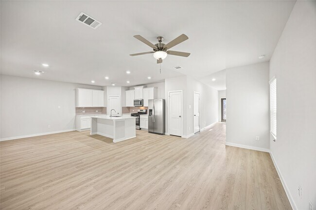 Building Photo - 7910 Alset Dr