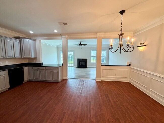 Building Photo - 208 Whitley