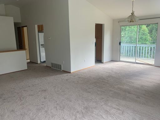 Building Photo - Spacious 3-bed/3-bath in Lake City's Meadowbrook neighborhood available NOW at $3575!