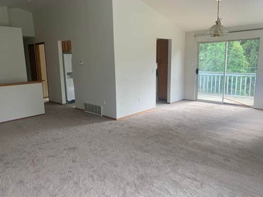 Building Photo - Spacious 3-bed/3-bath in Lake City's Meadowbrook neighborhood available NOW at $3695!