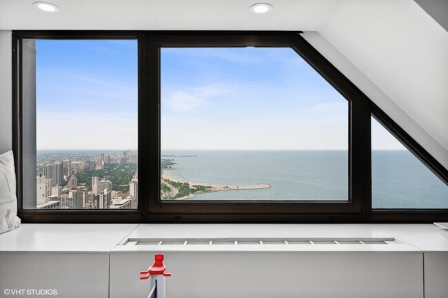 Building Photo - 175 E Delaware Pl