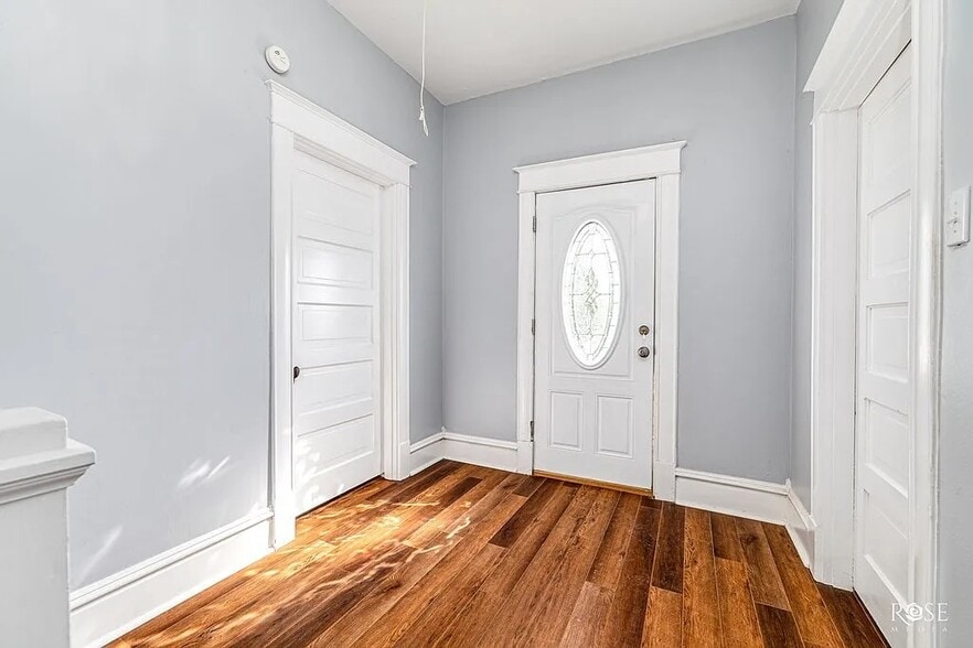 Building Photo - 2 N Adams St