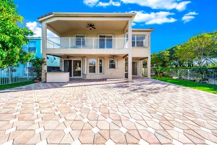 Building Photo - 2324 Simonson Dr