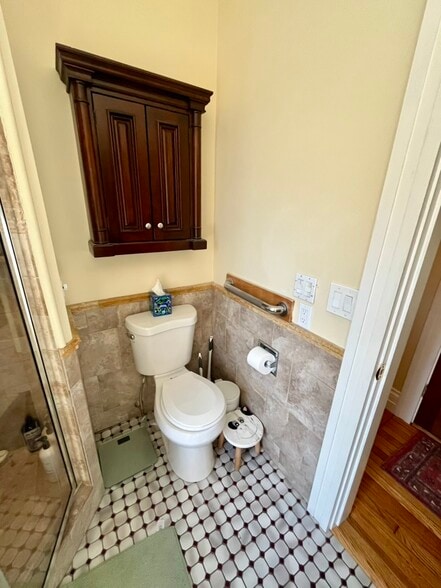 Toilet and medicine cabinet - 87 Park St