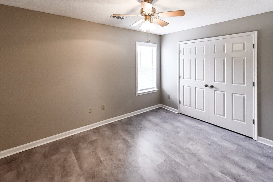 Building Photo - 1426 Clockshop Dr