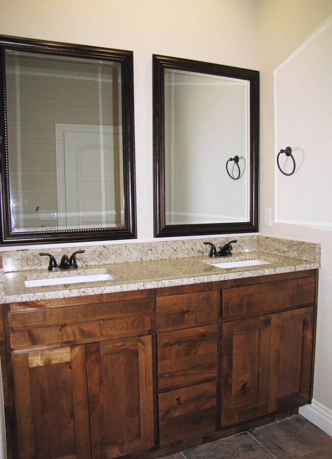 Building Photo - STUNNING 4 Bedroom, 2.5 Bathroom, 2 Car Garage In Fayetteville, AR