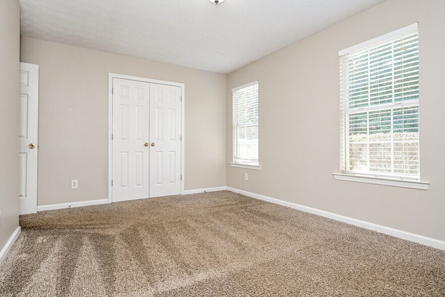 Building Photo - 215 Carlin Ct