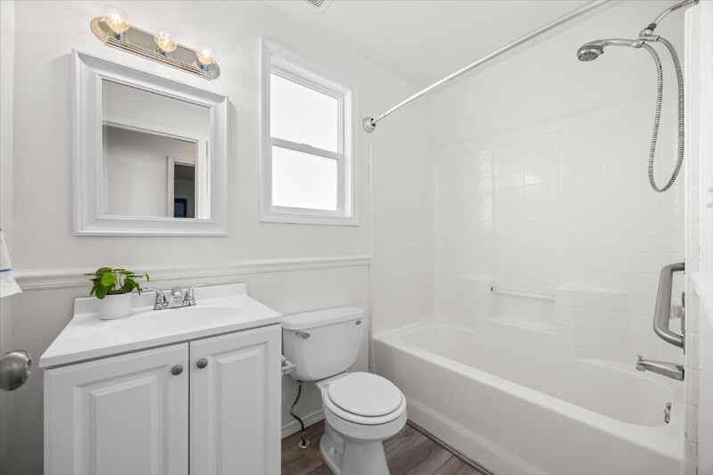 Building Photo - 5174 N Rothmans Ave