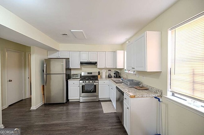 Building Photo - 5393 Kirk Dr