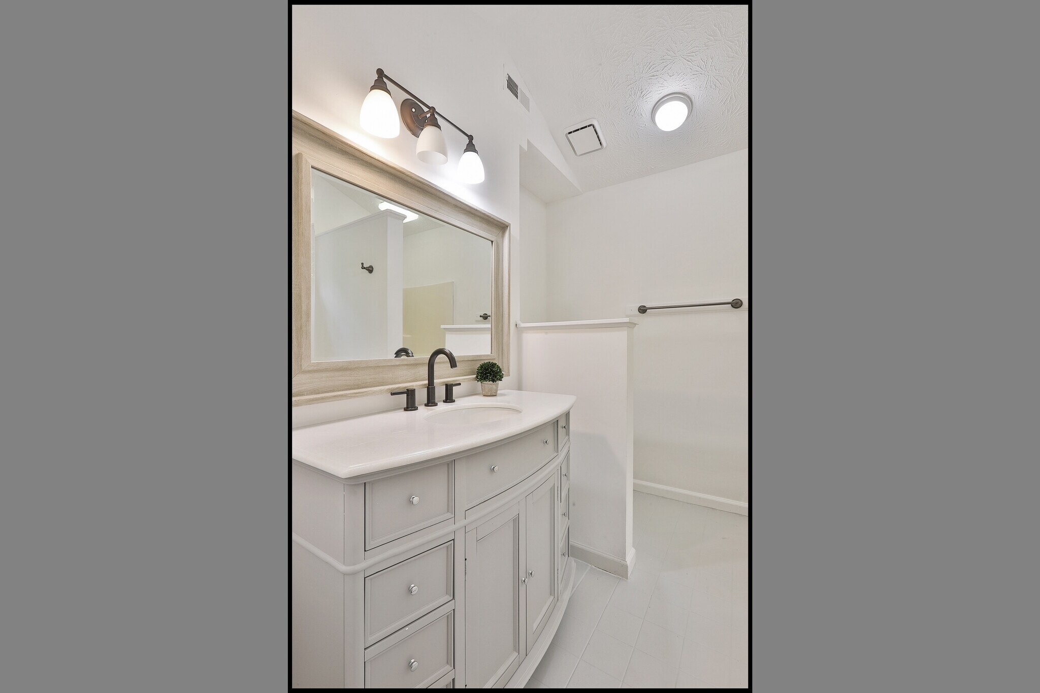 Master Bath - 37 Seven Pines Cir