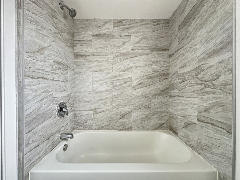 Building Photo - 1314 Carol St