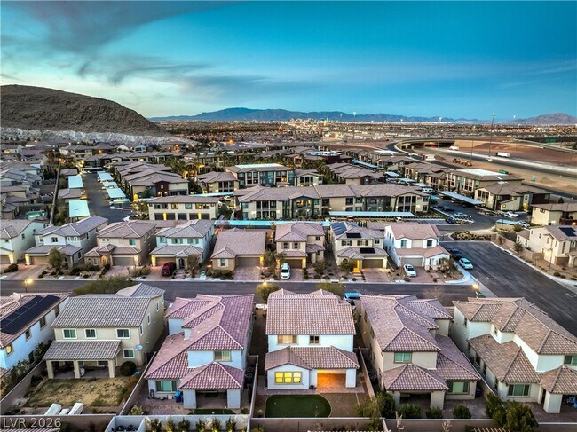 Building Photo - 3213 Molinos Dr