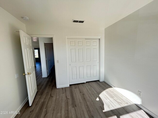 Building Photo - 10542 W Alvarado Rd