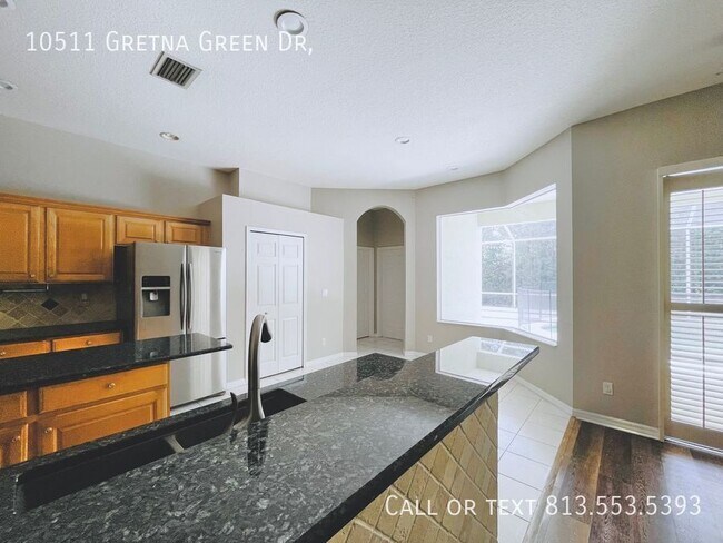 Building Photo - 10511 Gretna Grn Dr
