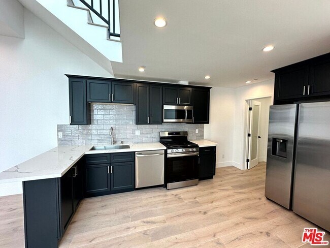 Building Photo - 3414 London St