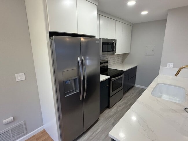 Building Photo - 257 Watson Dr