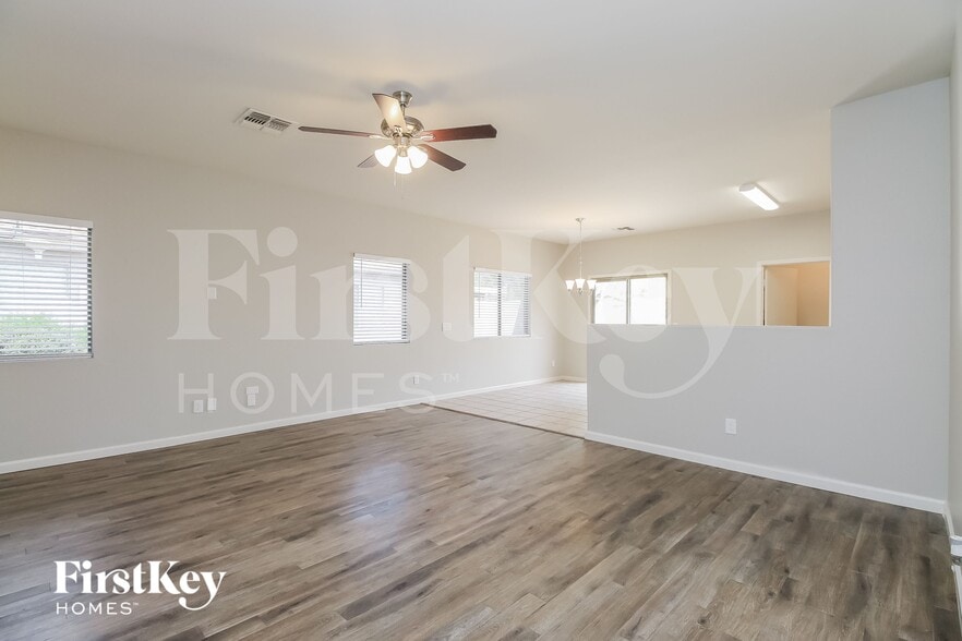 Building Photo - 1232 E Omega Dr