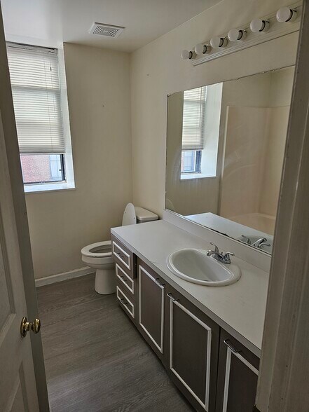 Spacious Bathroom - 2023 S Compton Ave