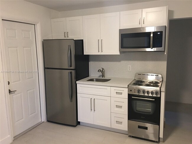 Building Photo - 19 Sidonia Ave