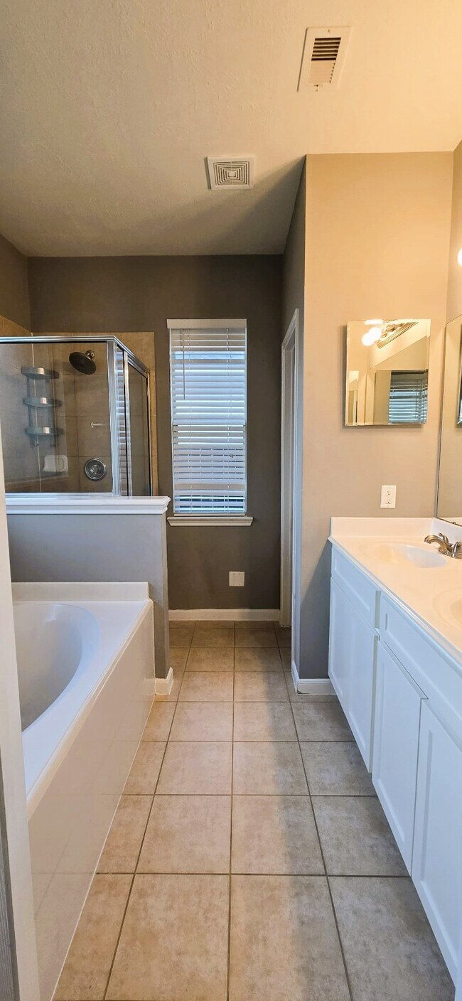 Building Photo - 21703 Sierra Long Dr