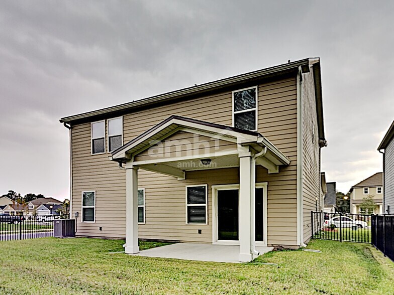 Building Photo - 3102 Creek Village Ln