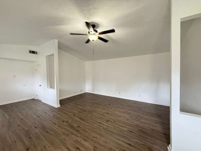 Building Photo - 6011 Hidden Rose